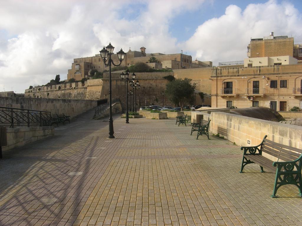 Апартаменты Valletta Gateway Maisonette Экстерьер фото