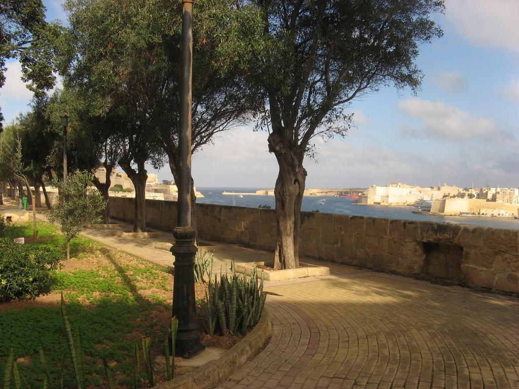 Апартаменты Valletta Gateway Maisonette Экстерьер фото